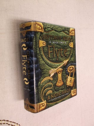 Item #15409 Flyte (Septimus Heap, Book 2). Angie Sage