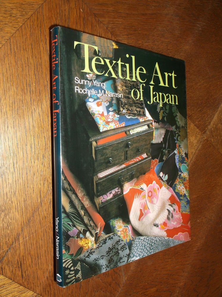 Item #25420 Textile Art of Japan. Sunny Yang, Rochelle M. Narasin.