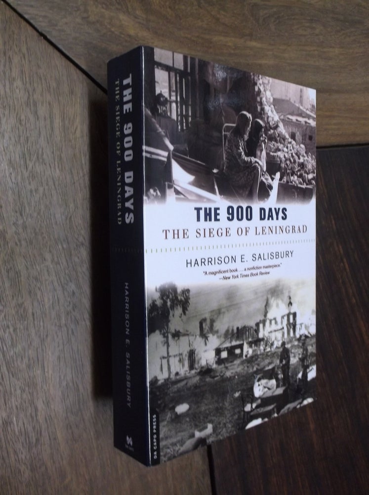 Item #30134 The 900 Days: The Seige of Leningrad. Harrison E. Salisbury.