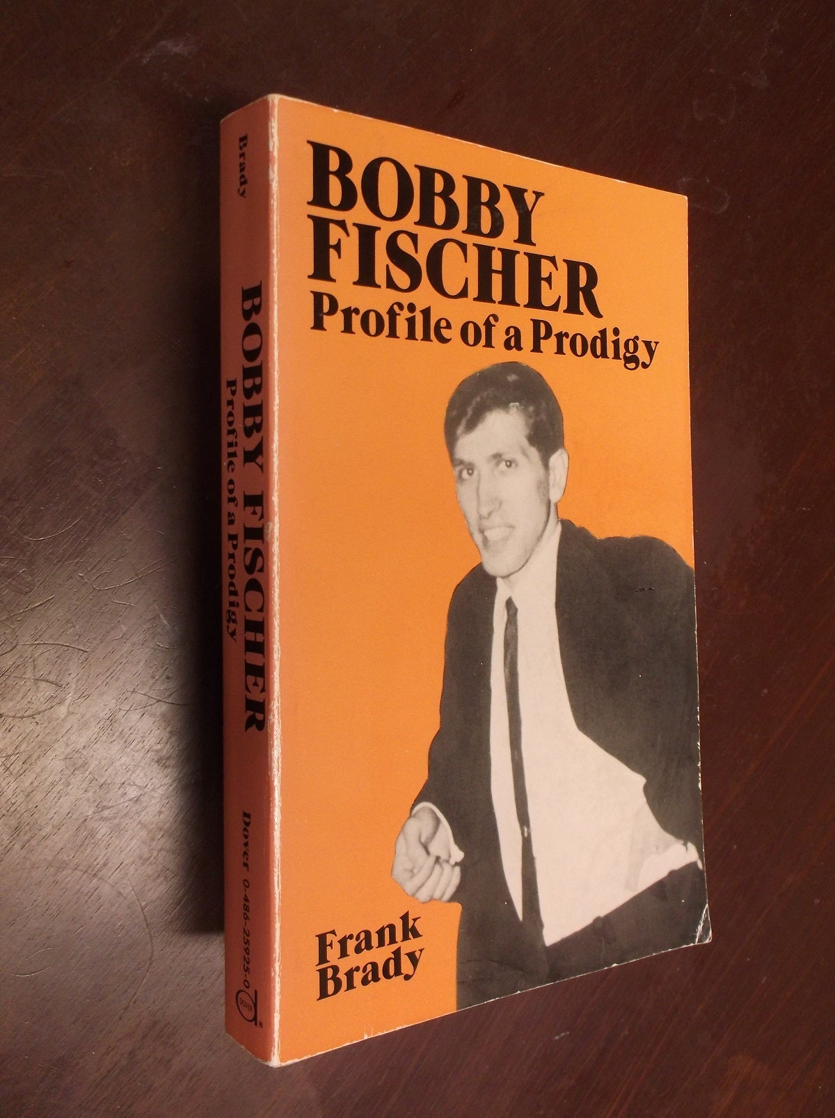 BOBBY FISCHER: PROFILE OF A PRODIGY - 1ªED.(1989) - Frank Brady - Livro