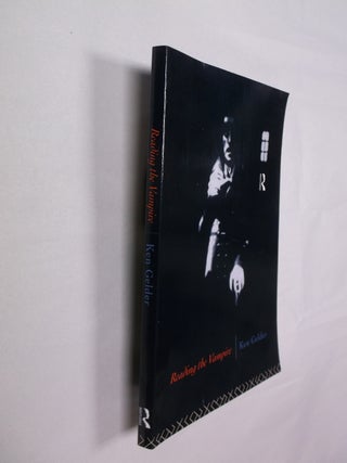 Item #32353 Reading the Vampire. Ken Gelder