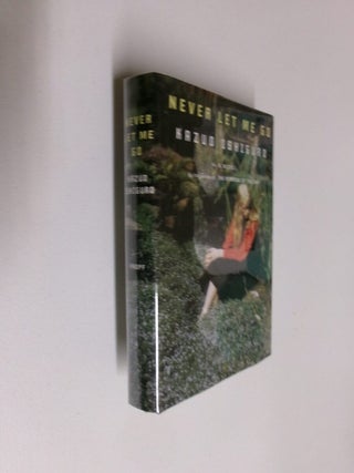 Item #35136 Never Let Me Go. Kazuo Ishiguro