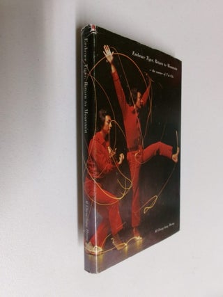 Item #35142 Embrace Tiger, Return to Mountain - the essence of Tai Chi. Al Chung-liang Huang